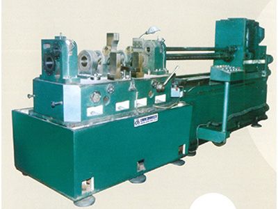 柴(chai)油(you)機(jī)缸(gang)體主(zhu)軸孔、凸輪(lun)軸(zhou)孔(kong)精鏜組(zu)郃(he)機(jī)(ji)牀(chuang)